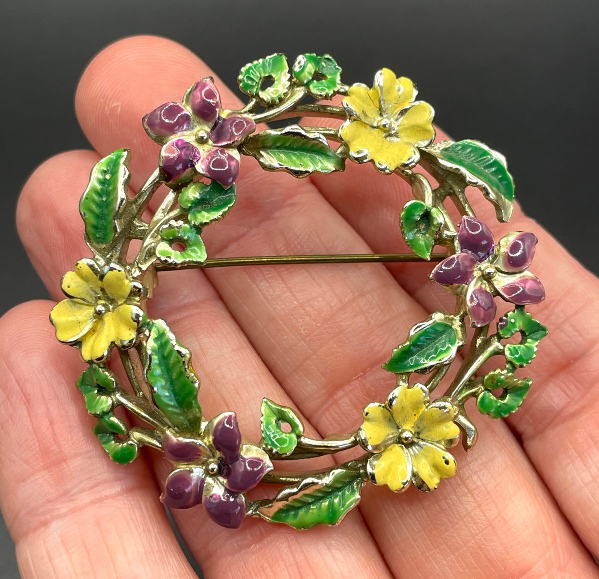 Vintage Exquisite primrose and violet wreath brooch - very rare design, gold tone and cold-painted enamel in purple, yellow and green