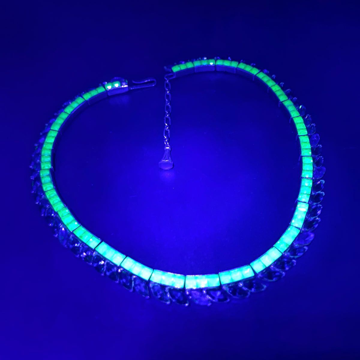 Vintage uranium glass and emerald green rhinestone riviere style necklace - fabulous crystal stones that glow under UV light