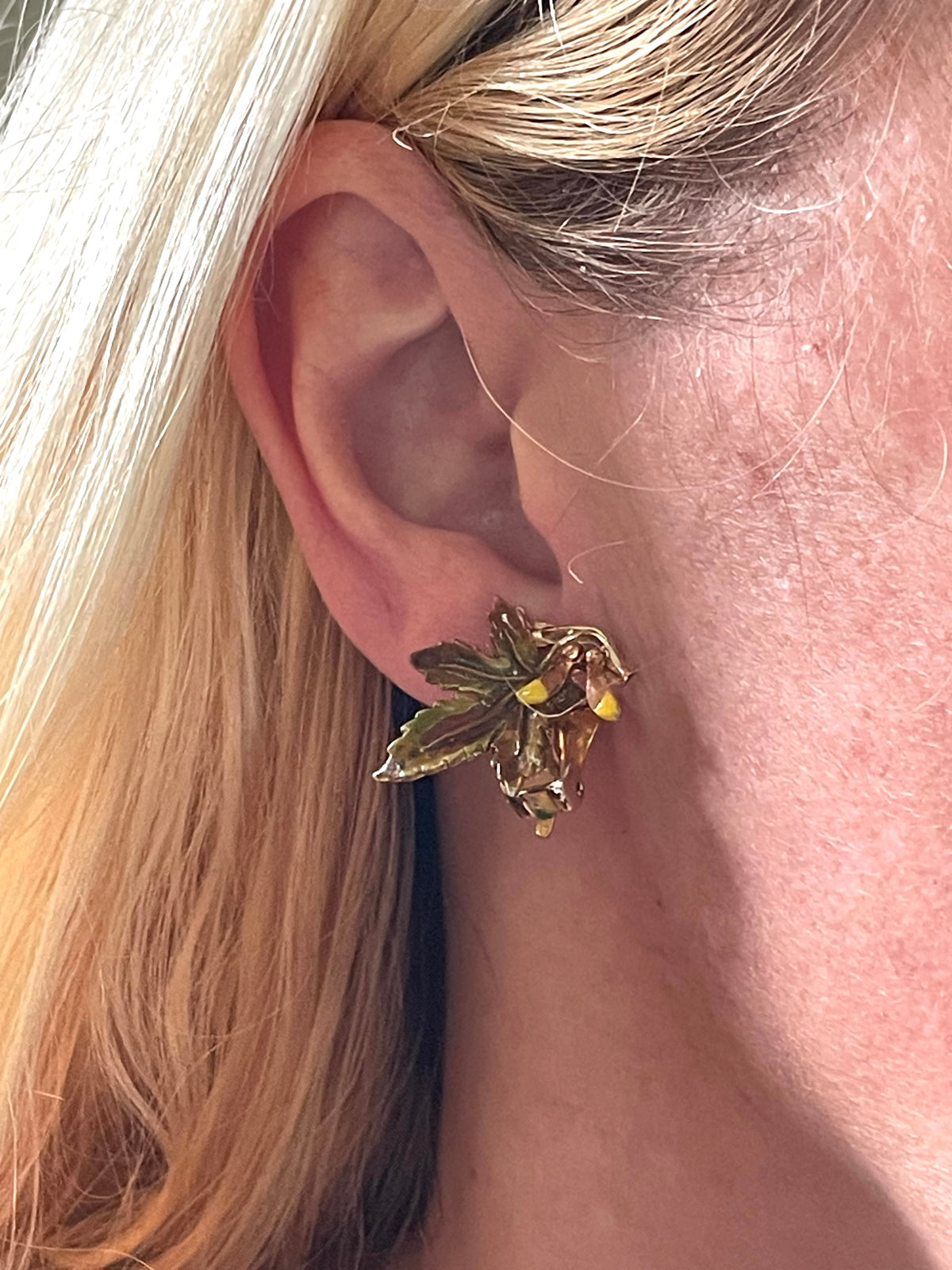 Vintage Exquisite sycamore leaf collectable clip on earrings and large brooch set, tree birthday series, pale gold tone, hand-painted enamel