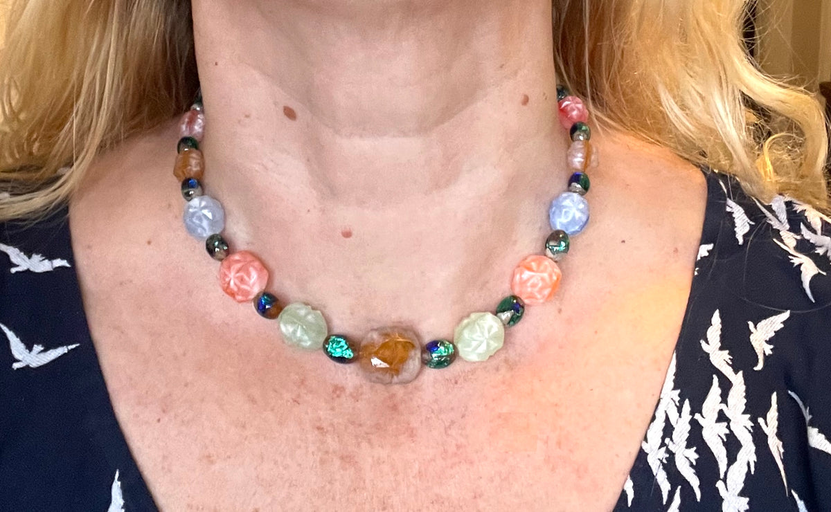 Unusual vintage moulded satin glass bead & foiled glass bead necklace with beautiful multi-coloured glass