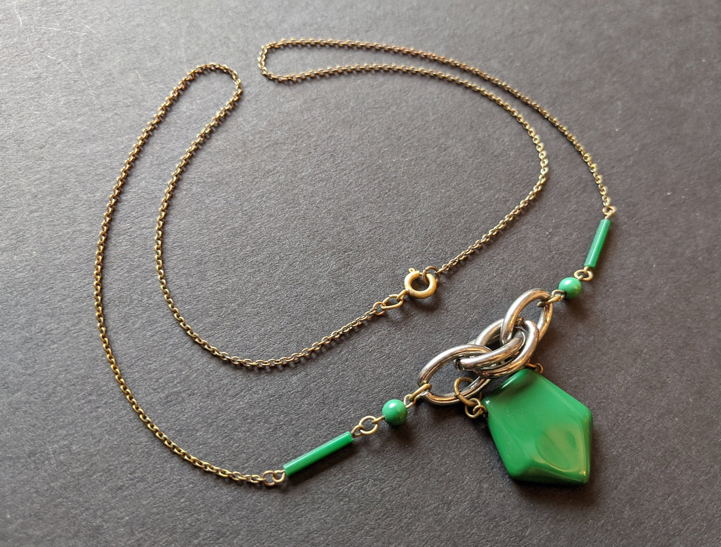 Unusual vintage Art Deco geometric bright green glass / gemstone and silvered glass loop necklace