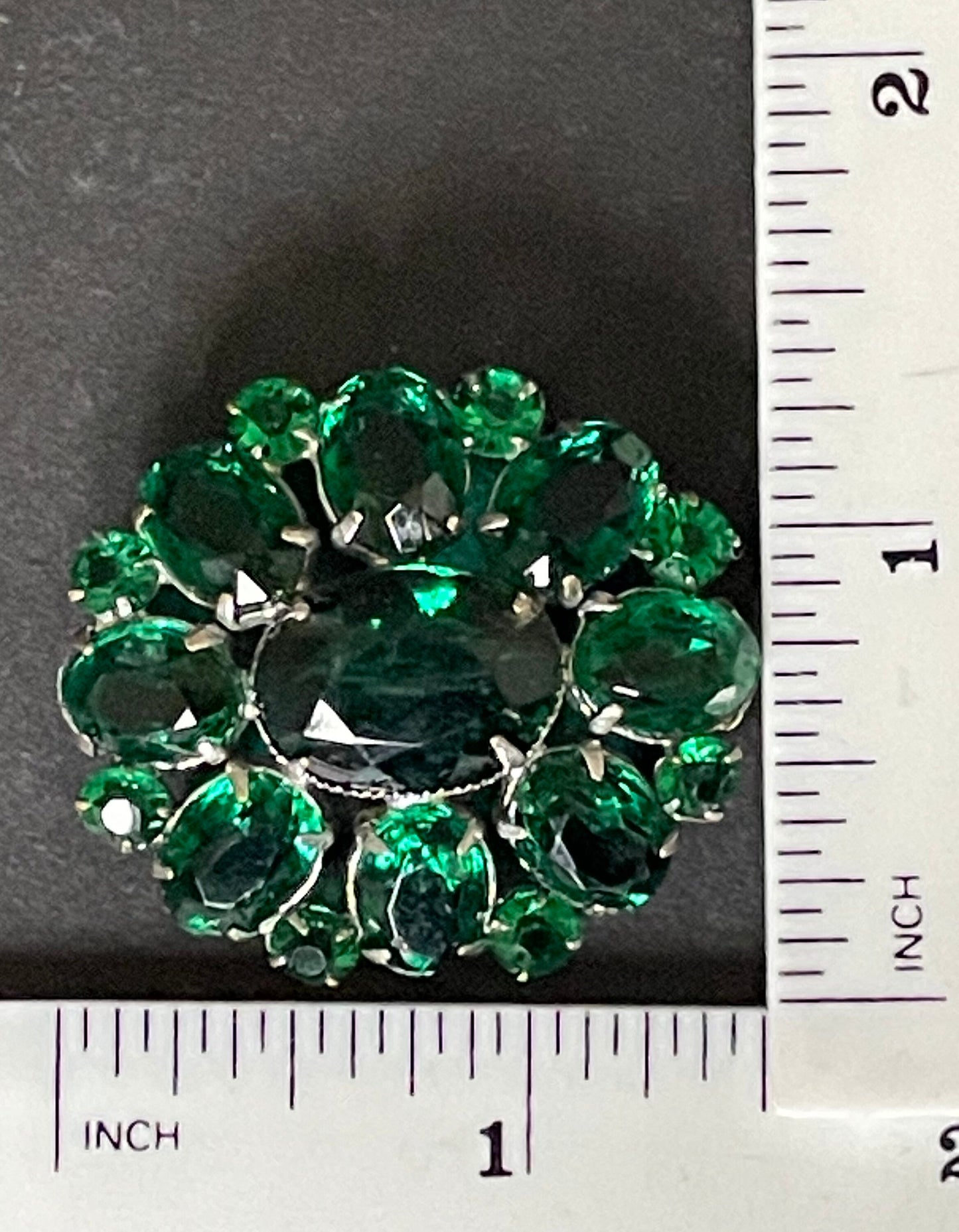 Vintage Art Deco deep emerald green glass rhinestone, open-backed, silver tone brooch pin, stunning vibrant colour