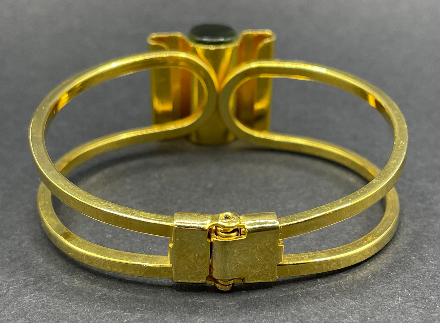 Vintage Jakob Bengel Art Deco machine age clamper bangle in shiny gold tone with a rich green galalith cylinder