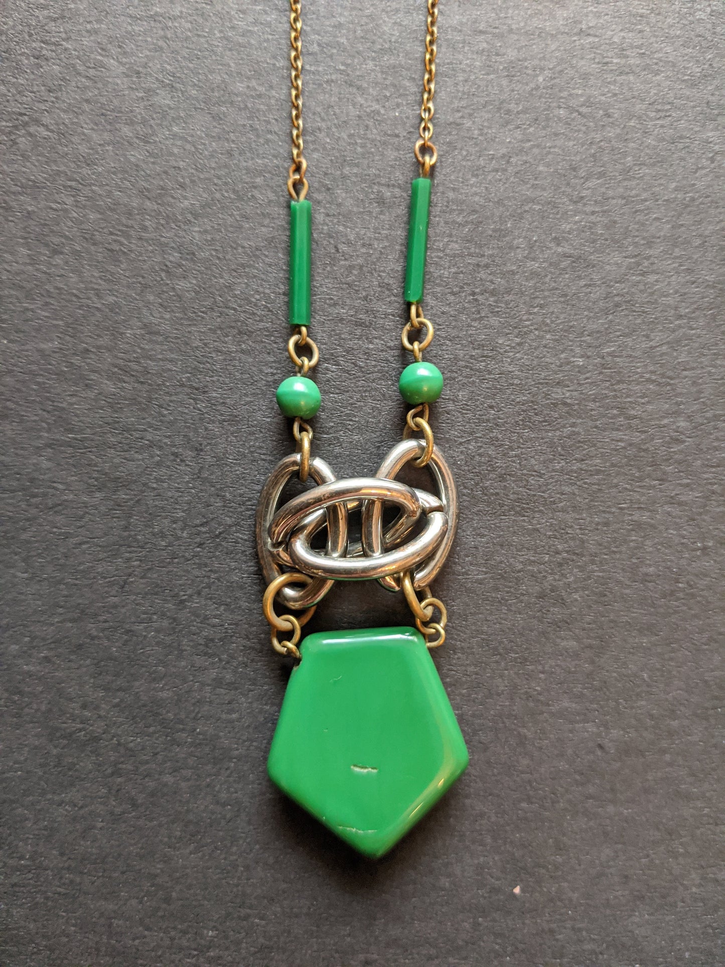 Unusual vintage Art Deco geometric bright green glass / gemstone and silvered glass loop necklace