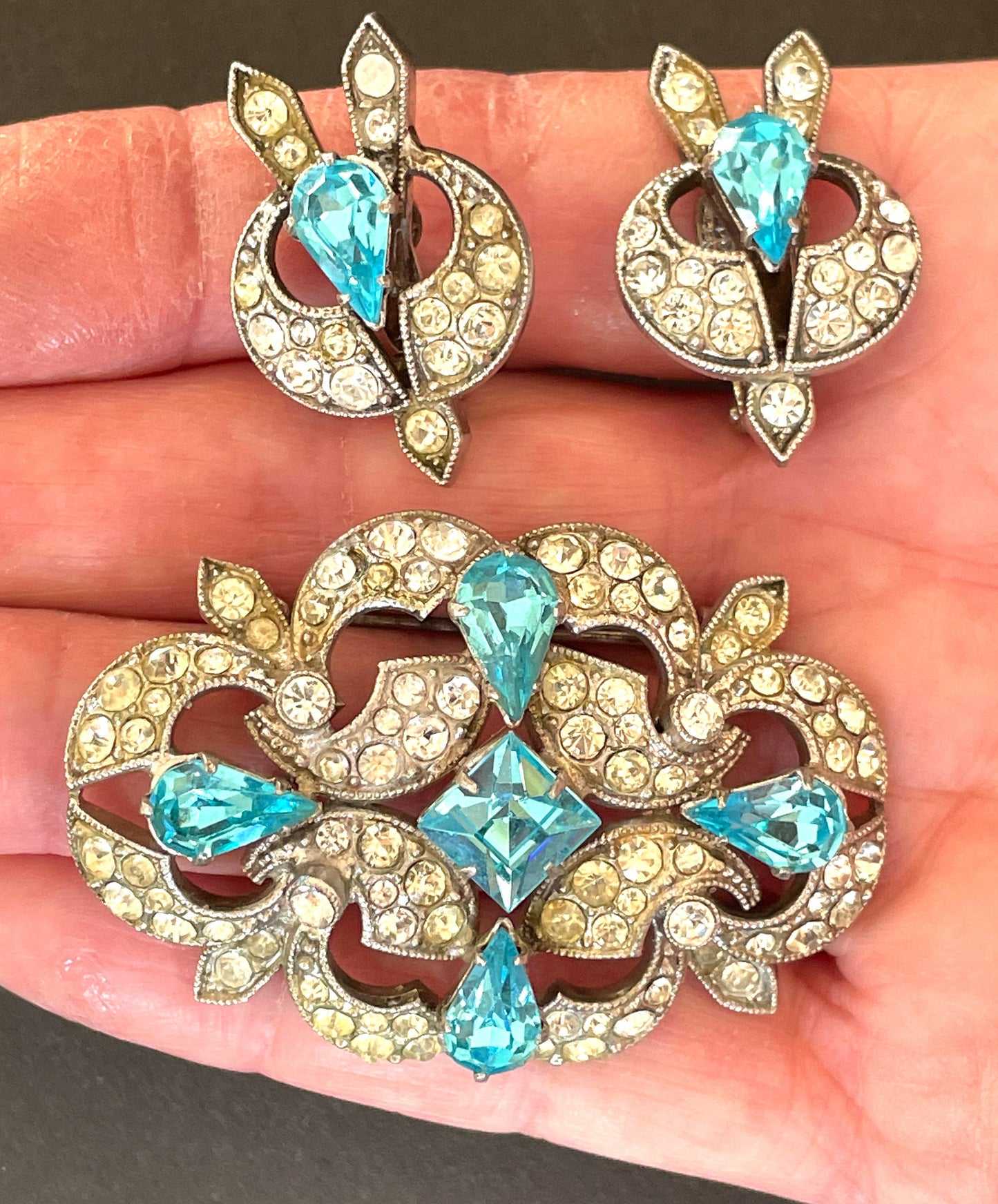 Vintage Art Deco bright turquoise aqua blue and clear crystal paste necklace, brooch and clip-on earrings set, chrome geometric design