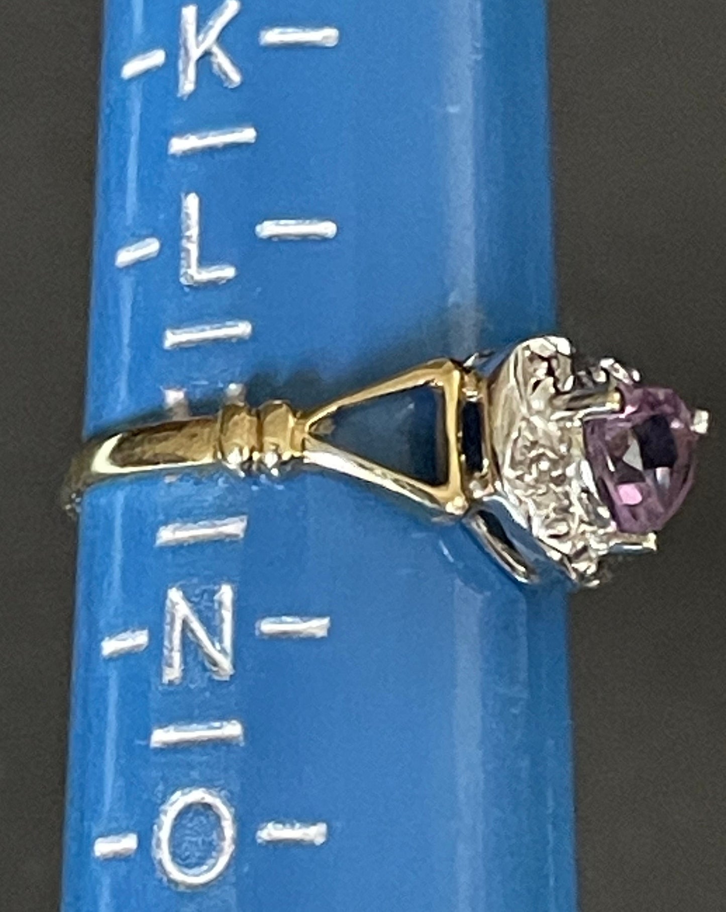 Vintage 9ct gold, heart shaped purple amethyst ring, stamped 9ct, UK size M US size 6 European size about 53