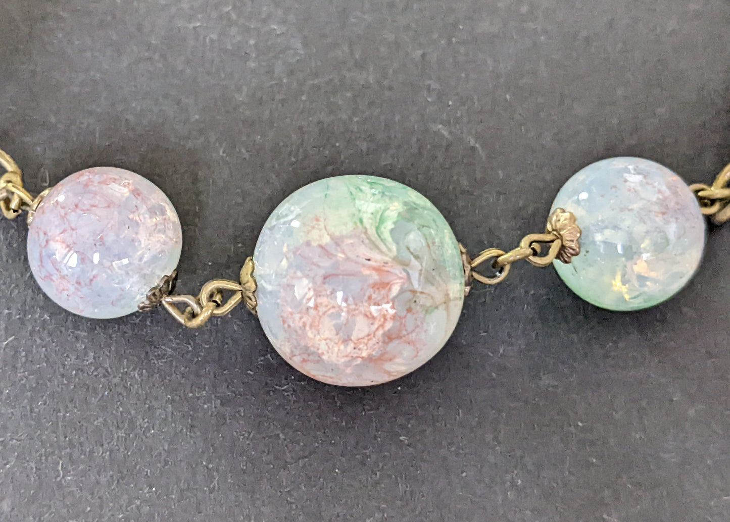 Vintage Art Deco pastel pink and green crackle glass beaded necklace on rolled gold wire, beautiful colours