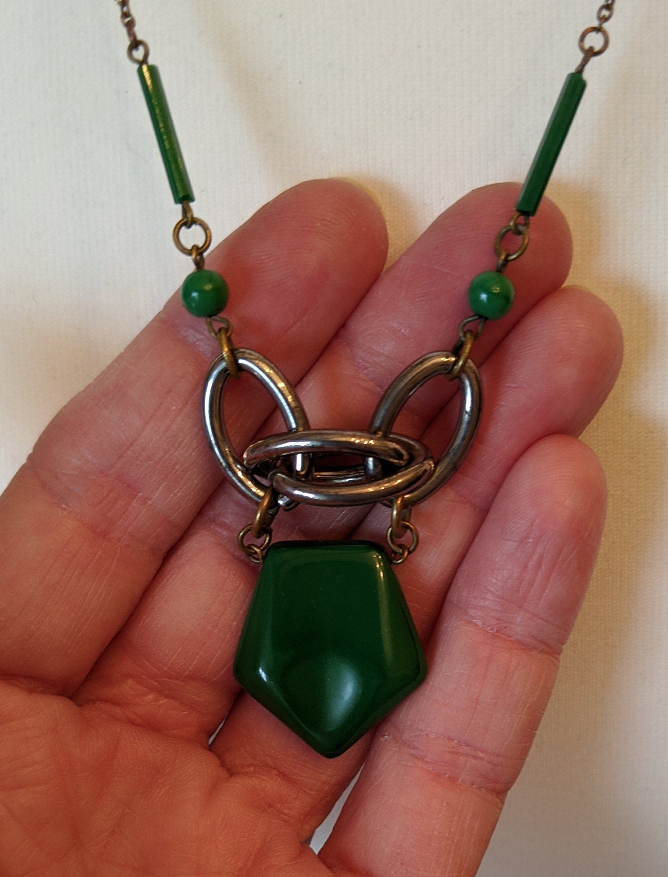 Unusual vintage Art Deco geometric bright green glass / gemstone and silvered glass loop necklace