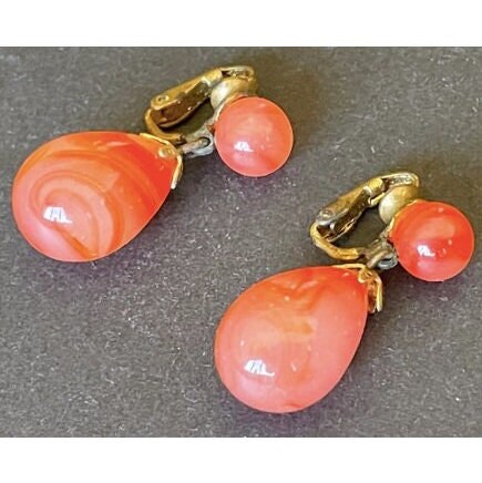 Vintage Art Deco large teardrop glass faux carnelian and gold tone statement clip on earrings, stamped ges gescht