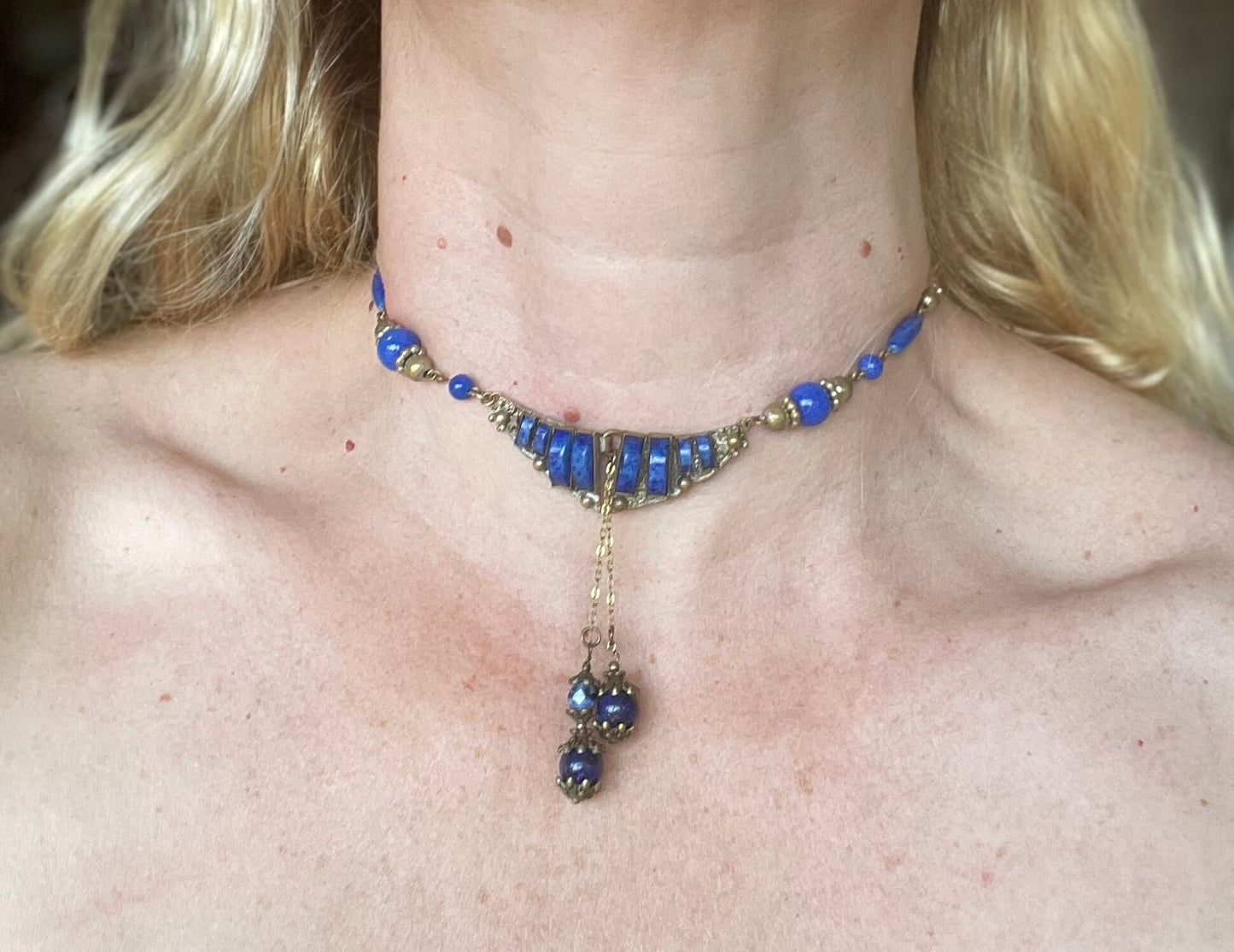 Vintage Art Deco Czech Max Neiger Brothers style lapis lazuli glass and gold tone negligee necklace, front fastening