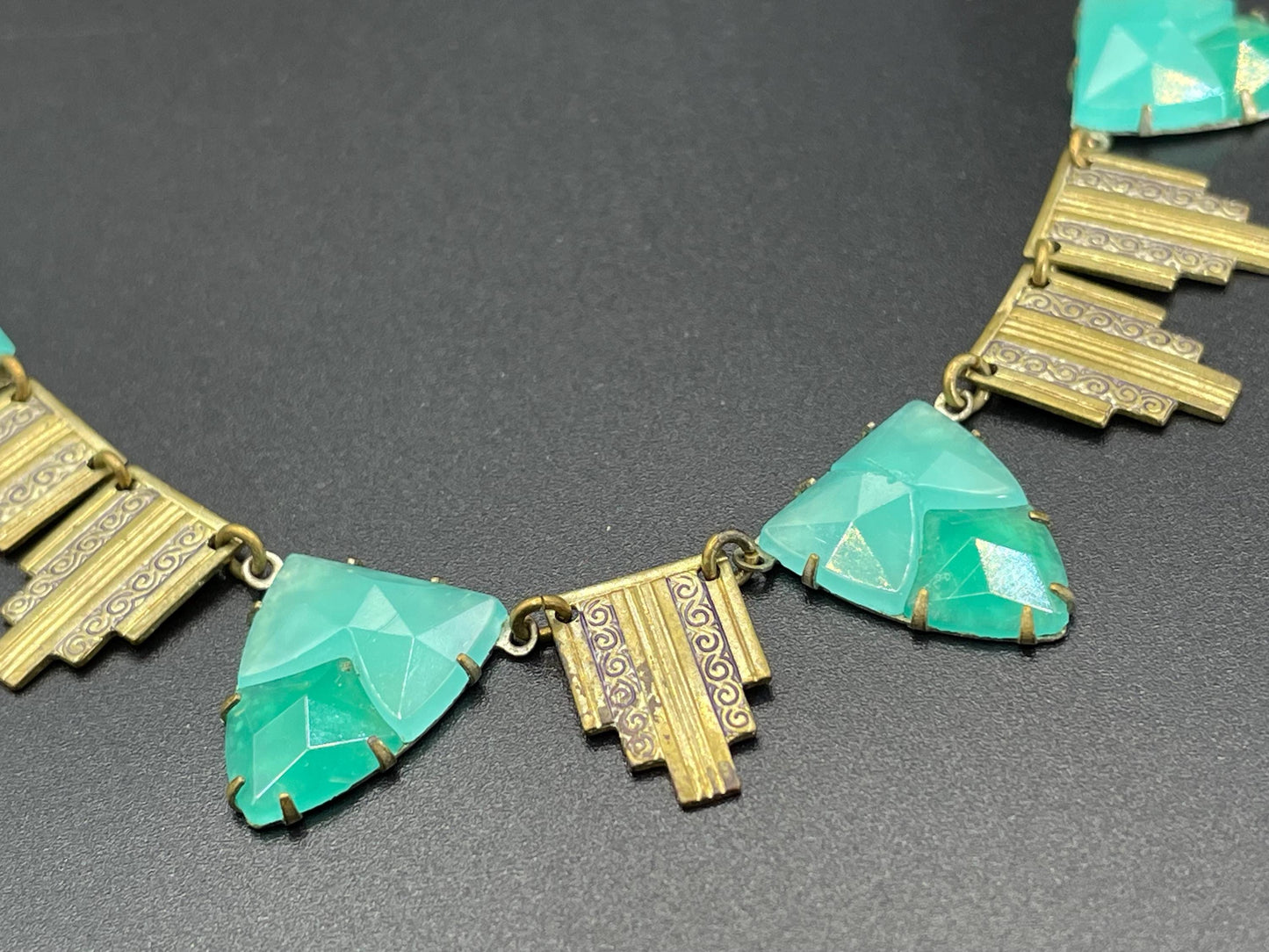 Vintage uranium & emerald green moulded Vauxhall glass Art Deco geometric design necklace, set in antique gold tone, unusual UV mirror glass