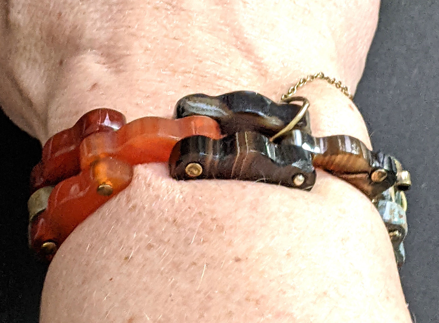 Antique Victorian agate carved link Scottish style bracelet, beautiful condition