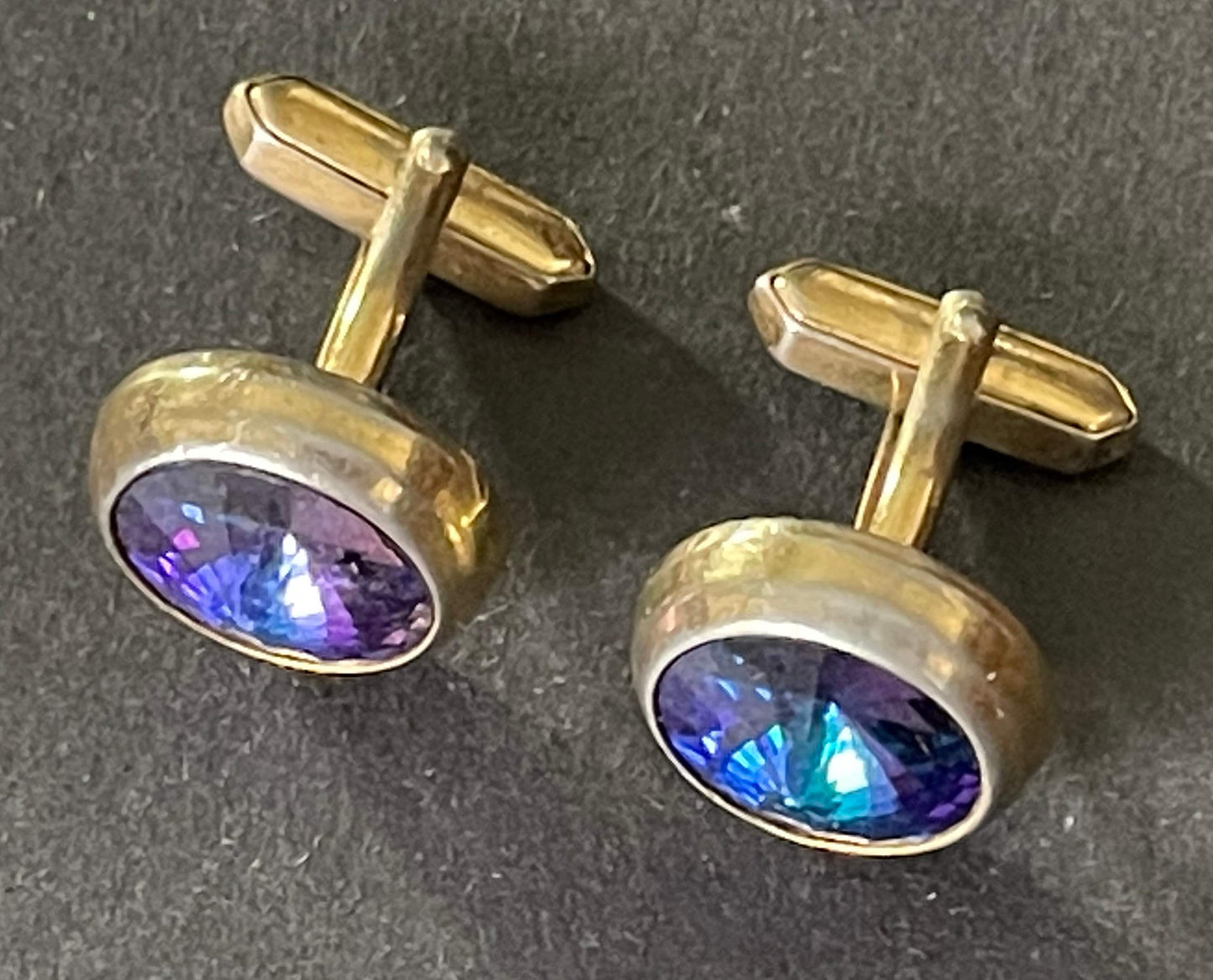 Vintage large heliotrope vitrail watermelon rivoli rhinestone and gold tone cuff links, beautiful blue and violet tones, Schiaparelli style