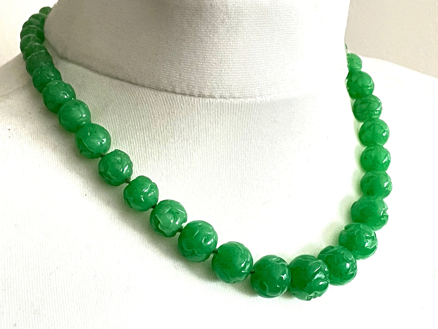 Vintage bright green jade coloured moulded glass graduated bead necklace, hand-knotted with gold tone fish hook clasp