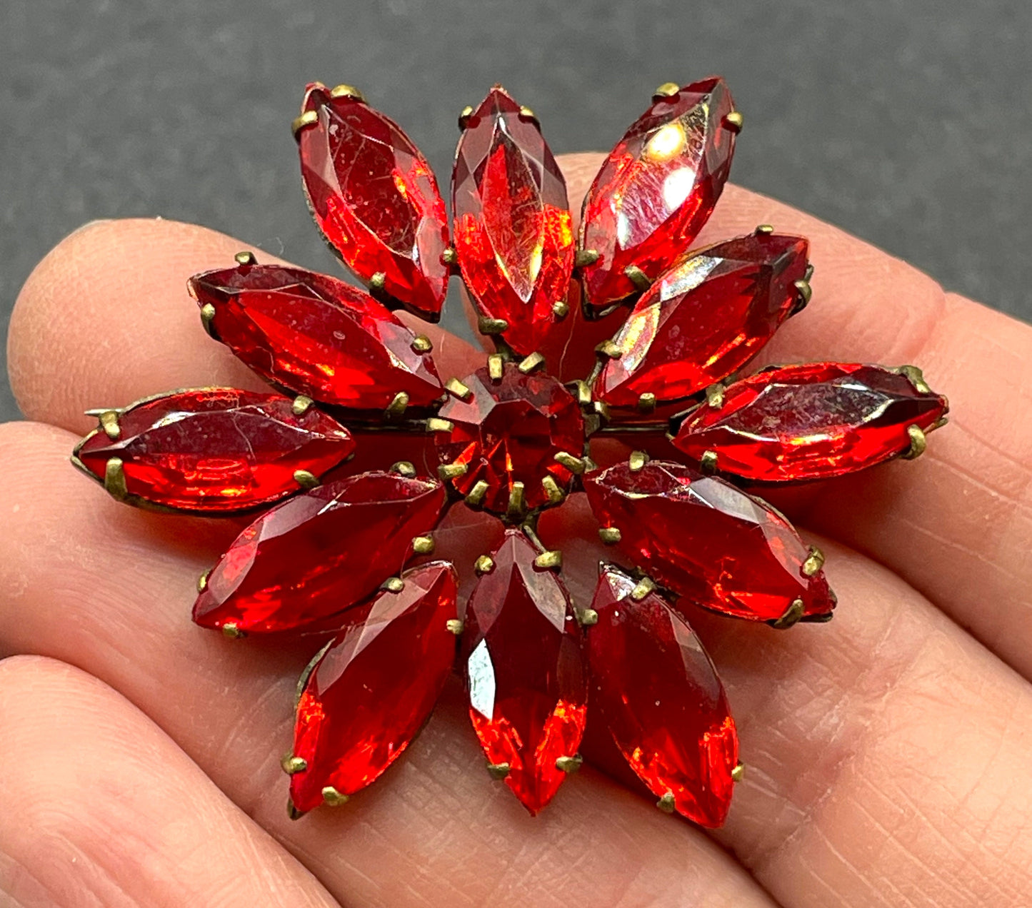 Large vintage Art Deco ruby / garnet red glass rhinestone, open-backed, gold tone brooch pin, stunning vibrant colour