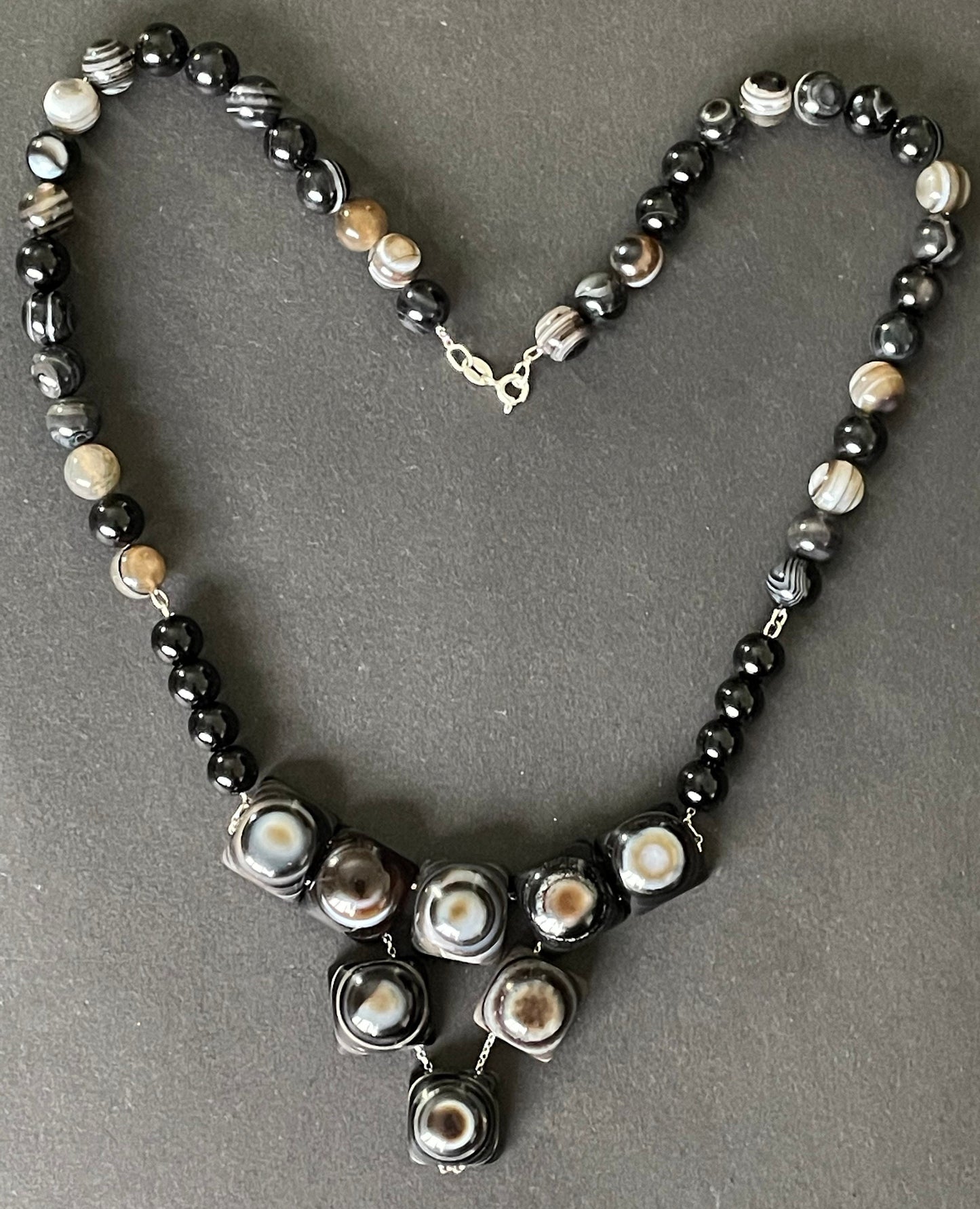 Vintage / antique Victorian bullseye banded agate stone and bead necklace on sterling silver chain, beautiful striations, Scottish style