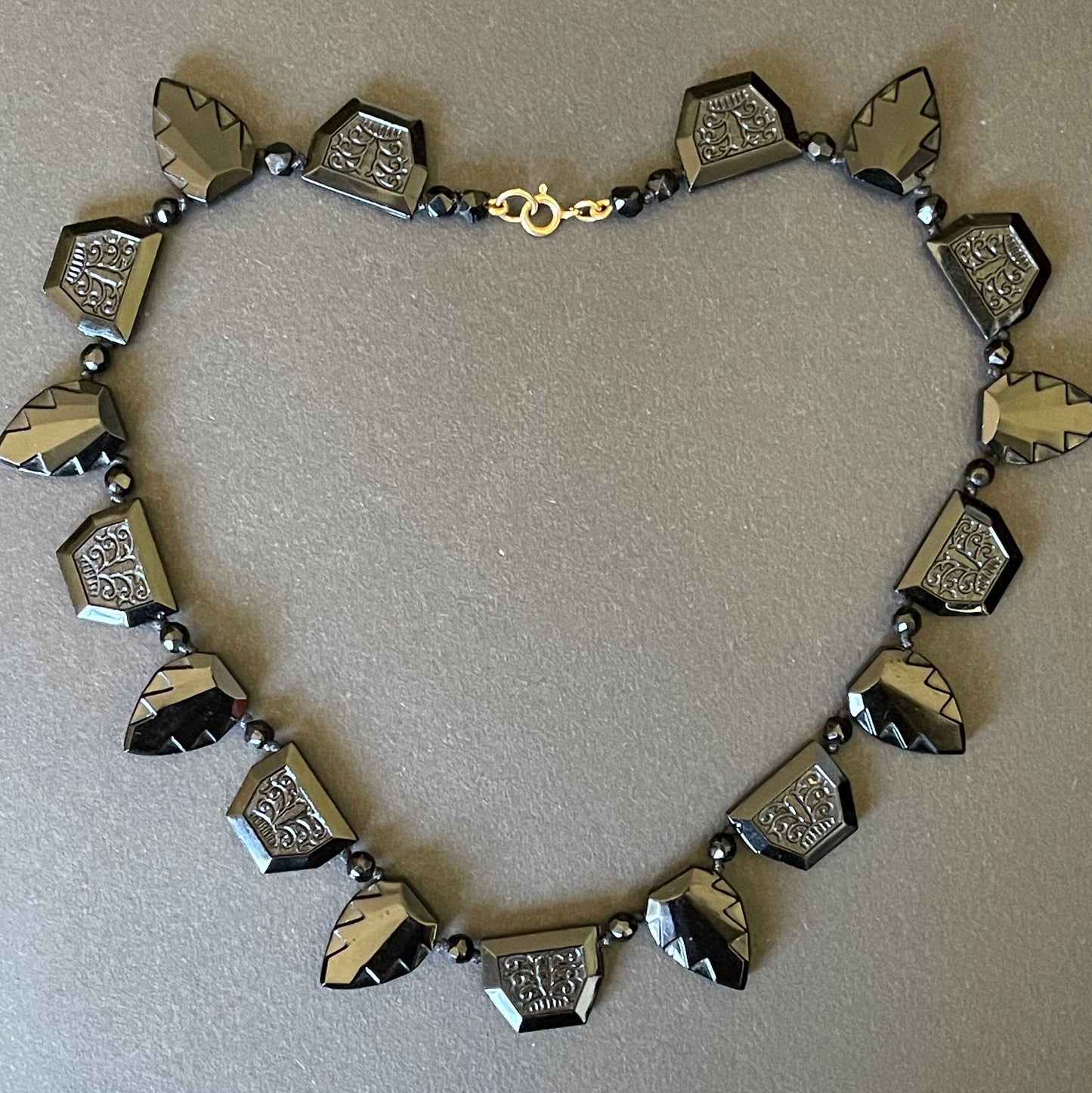 Vintage Art Deco French jet moulded glass panel riviere necklace, fabulous condition, lovely geometric design, 9ct gold clasp