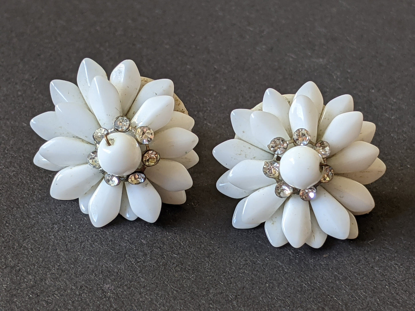 Vintage milk / milch white moulded glass with rhinestone daisy flower clip on earrings