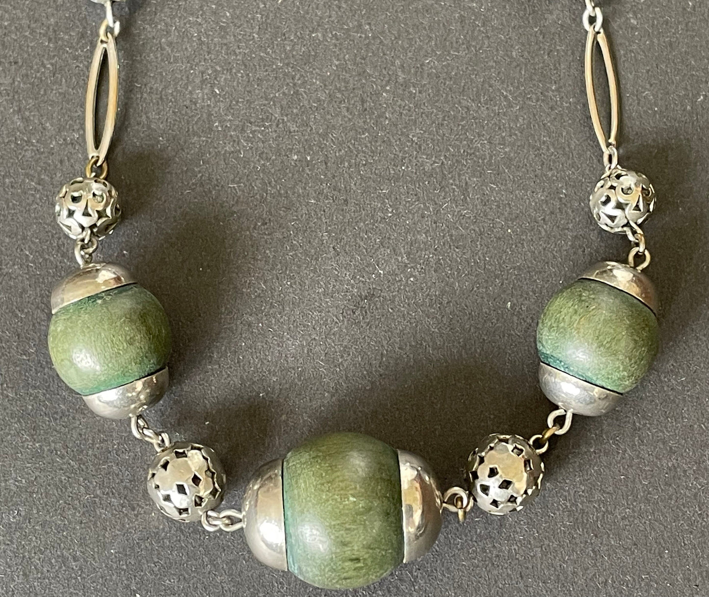 Vintage Art Deco machine age, silver tone and green wood bead necklace - Jakob Bengel