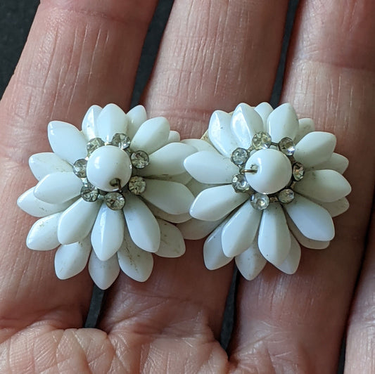 Vintage milk / milch white moulded glass with rhinestone daisy flower clip on earrings