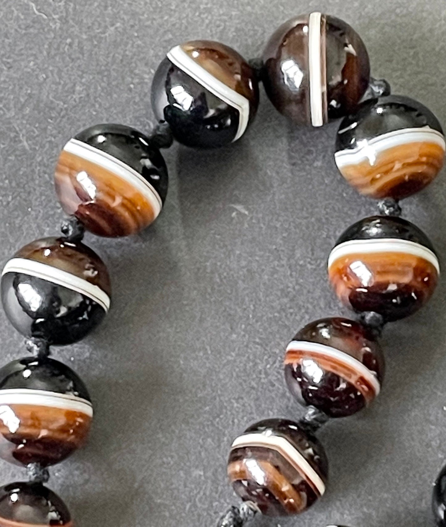 Antique Victorian bullseye banded agate large bead necklace with in-bead box clasp, beautiful striations, Scottish style 122 grams