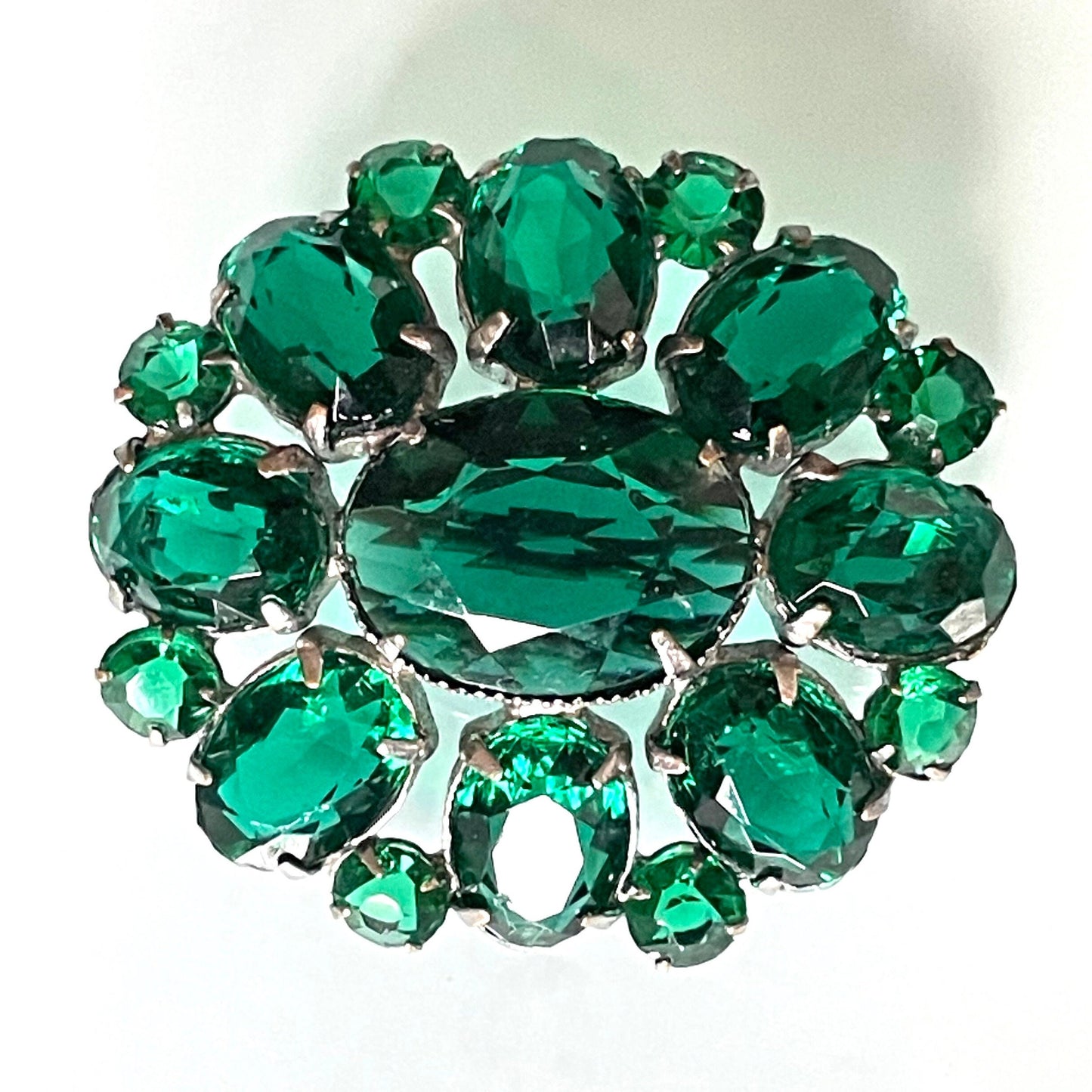 Vintage Art Deco deep emerald green glass rhinestone, open-backed, silver tone brooch pin, stunning vibrant colour