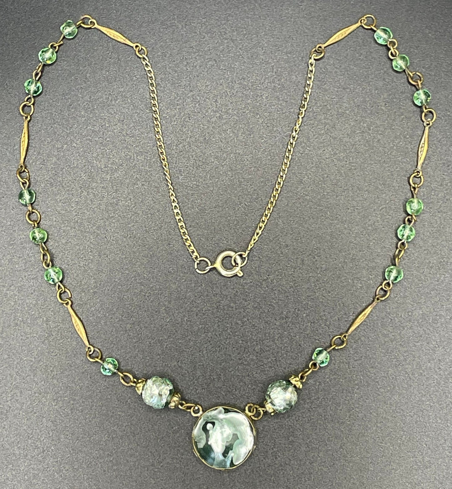 Vintage Art Deco green and gold foiled glass vintage necklace, art glass