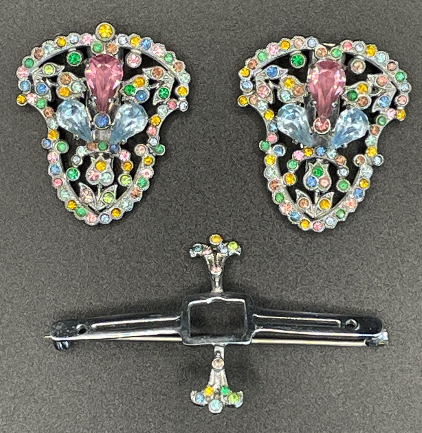 Vintage Art Deco Czech duette with multi-coloured rhinestones - a silver tone filigree brooch that can be converted to two dress clips