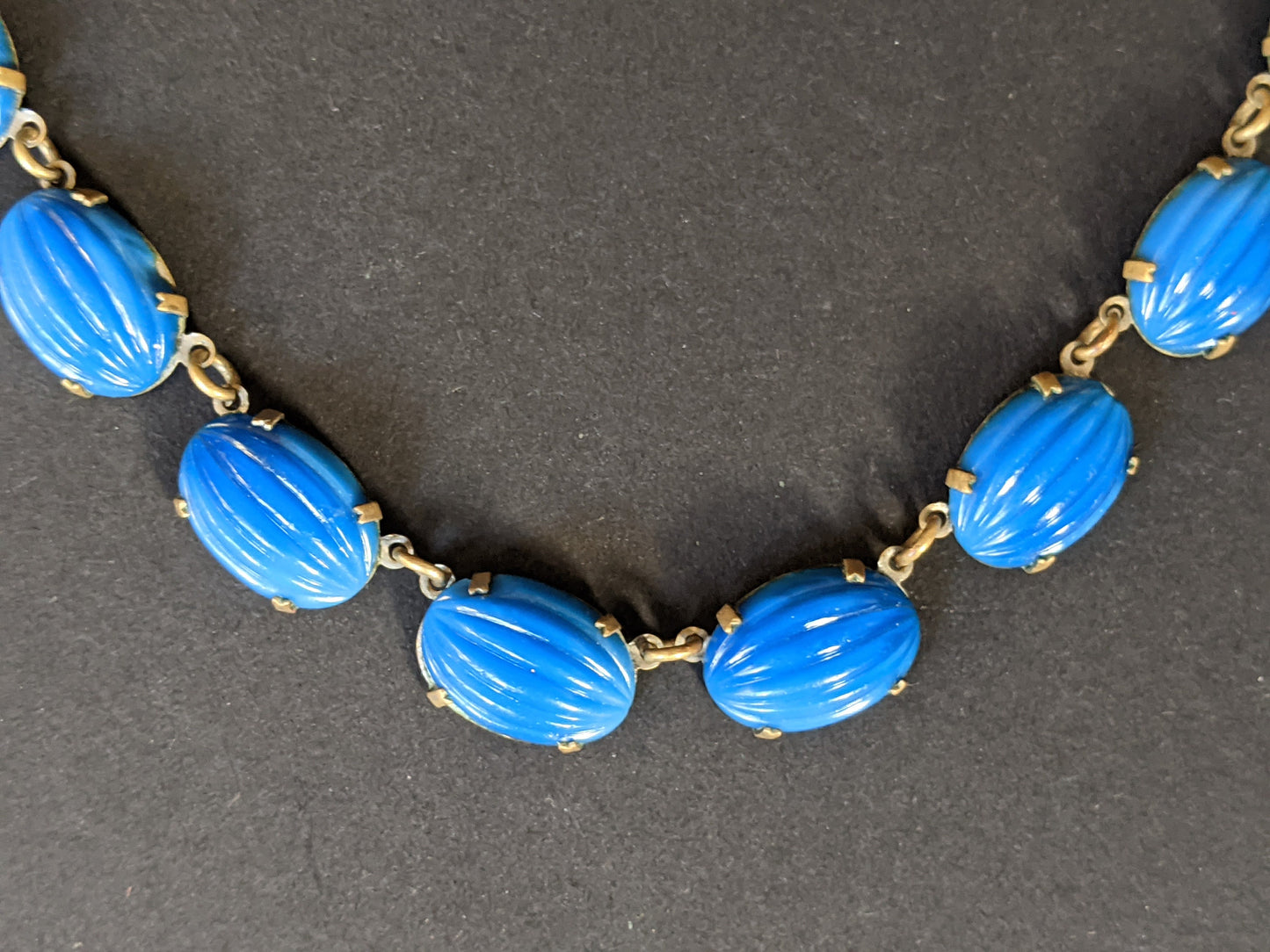 Vintage Art Deco bezel set royal blue moulded glass cabochon riviere necklace, open-backed settings in pretty engraved gold tone, 1920s-30s