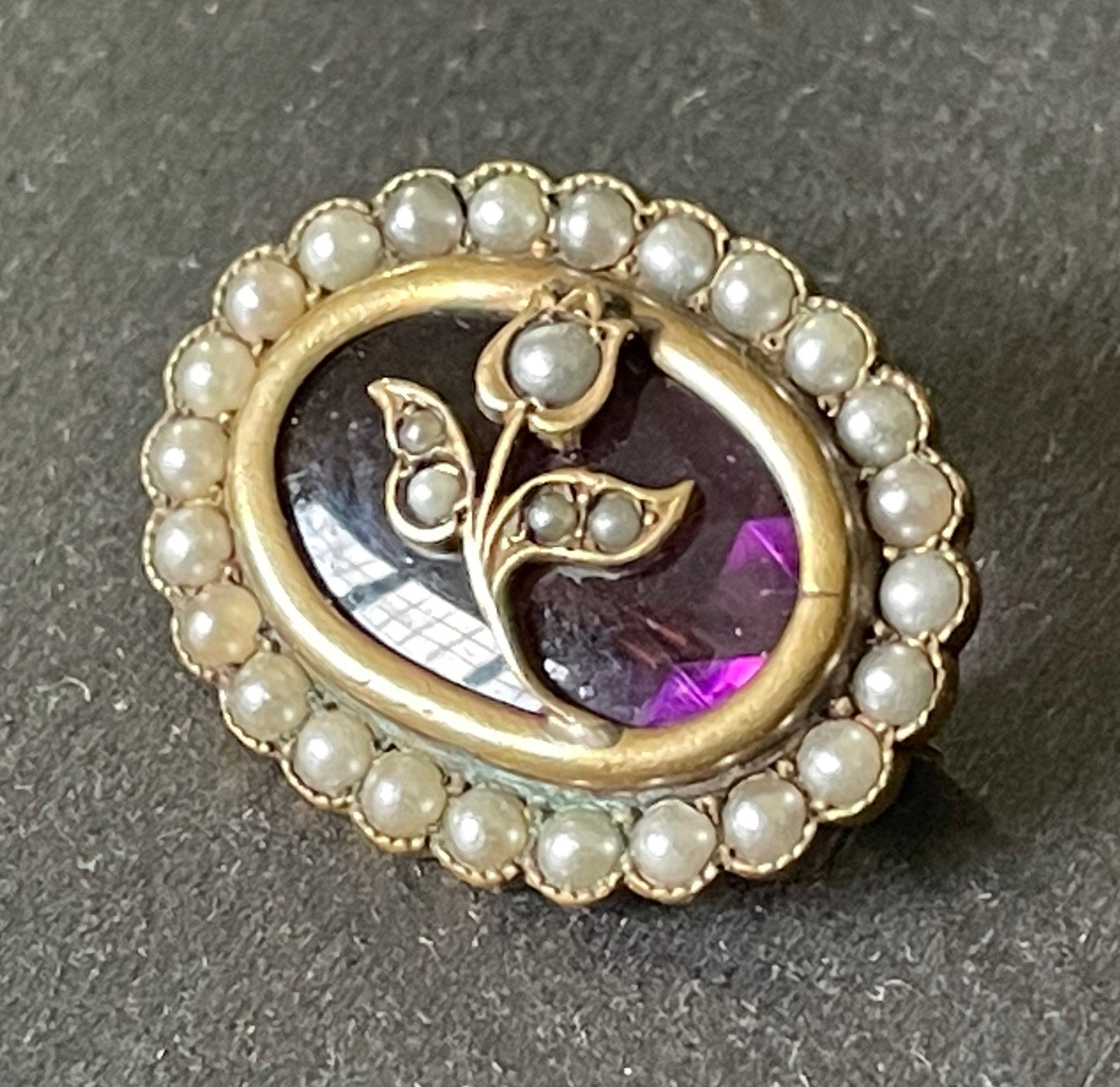 Adorable antique Georgian gold tone yellow metal, seed pearl and amethyst purple crystal paste cabochon brooch lace pin