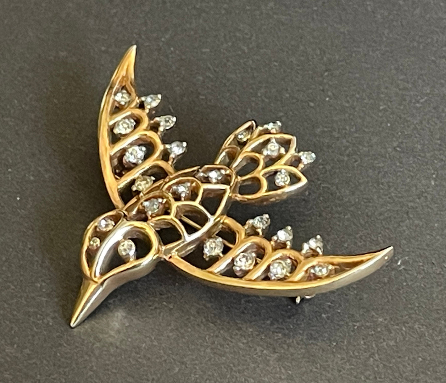 Rare large vintage sterling silver gilt bird brooch produced by Trifari for Ciro Pearls England, 1948 patent Alfred Philippe design