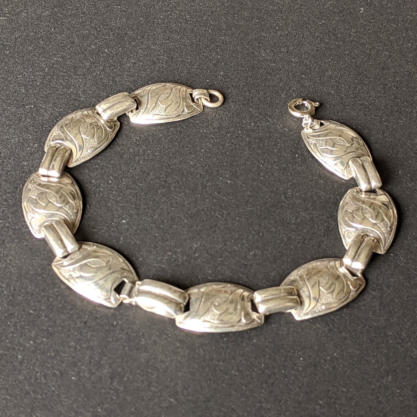 Vintage stamped 835 silver Scandinavian abstract fleur de lys motif bracelet, beautiful pattern