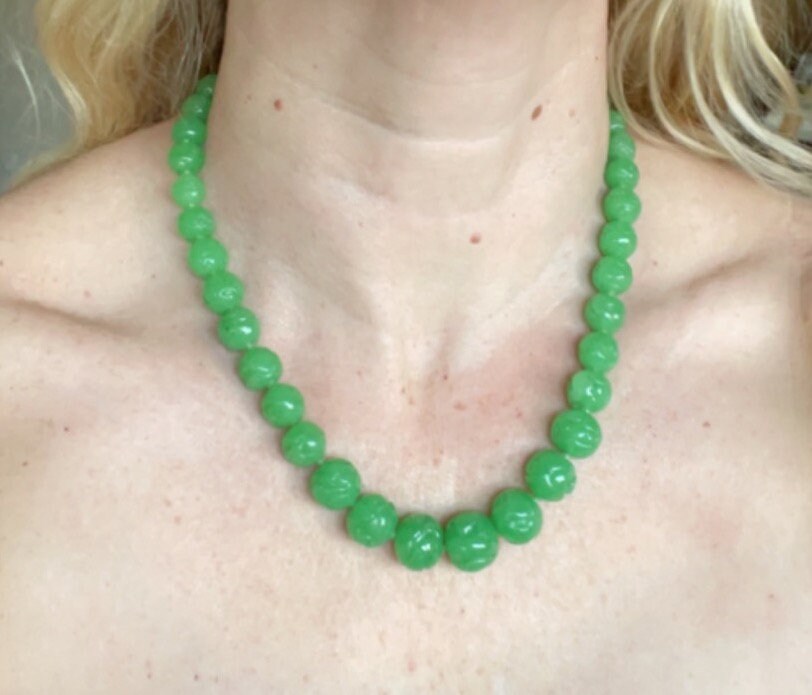 Vintage bright green jade coloured moulded glass graduated bead necklace, hand-knotted with gold tone fish hook clasp