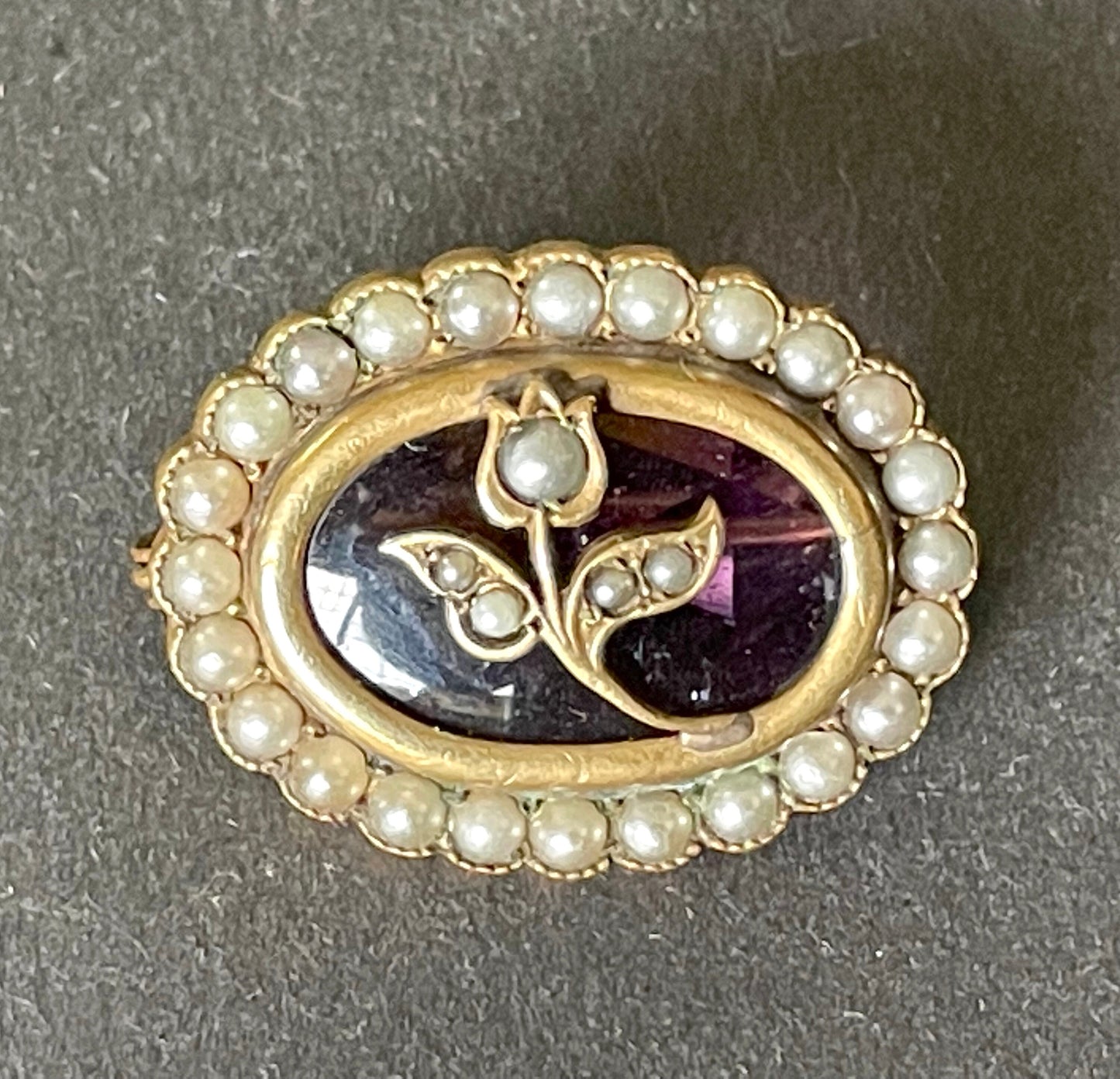 Adorable antique Georgian gold tone yellow metal, seed pearl and amethyst purple crystal paste cabochon brooch lace pin