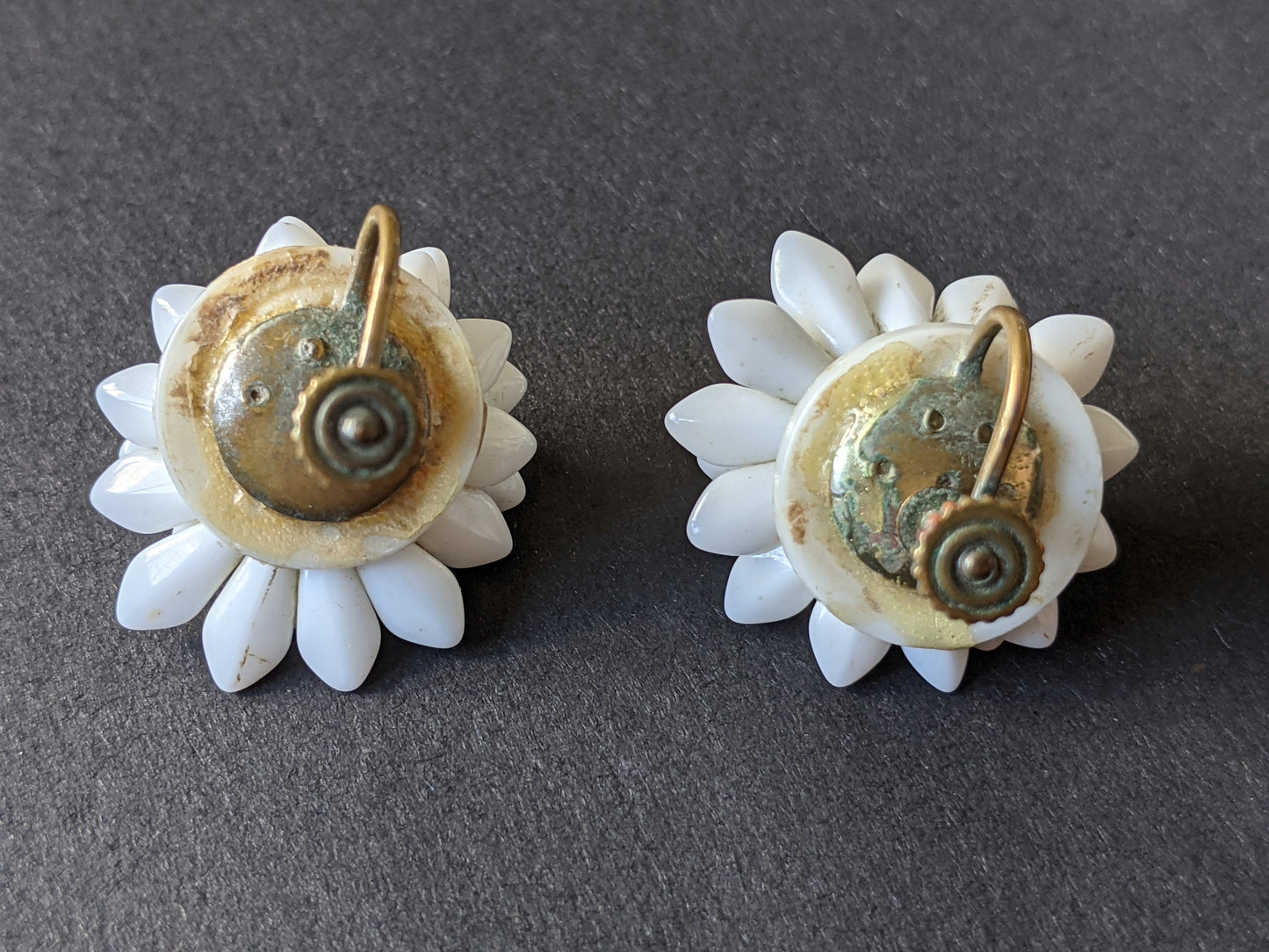 Vintage milk / milch white moulded glass with rhinestone daisy flower clip on earrings