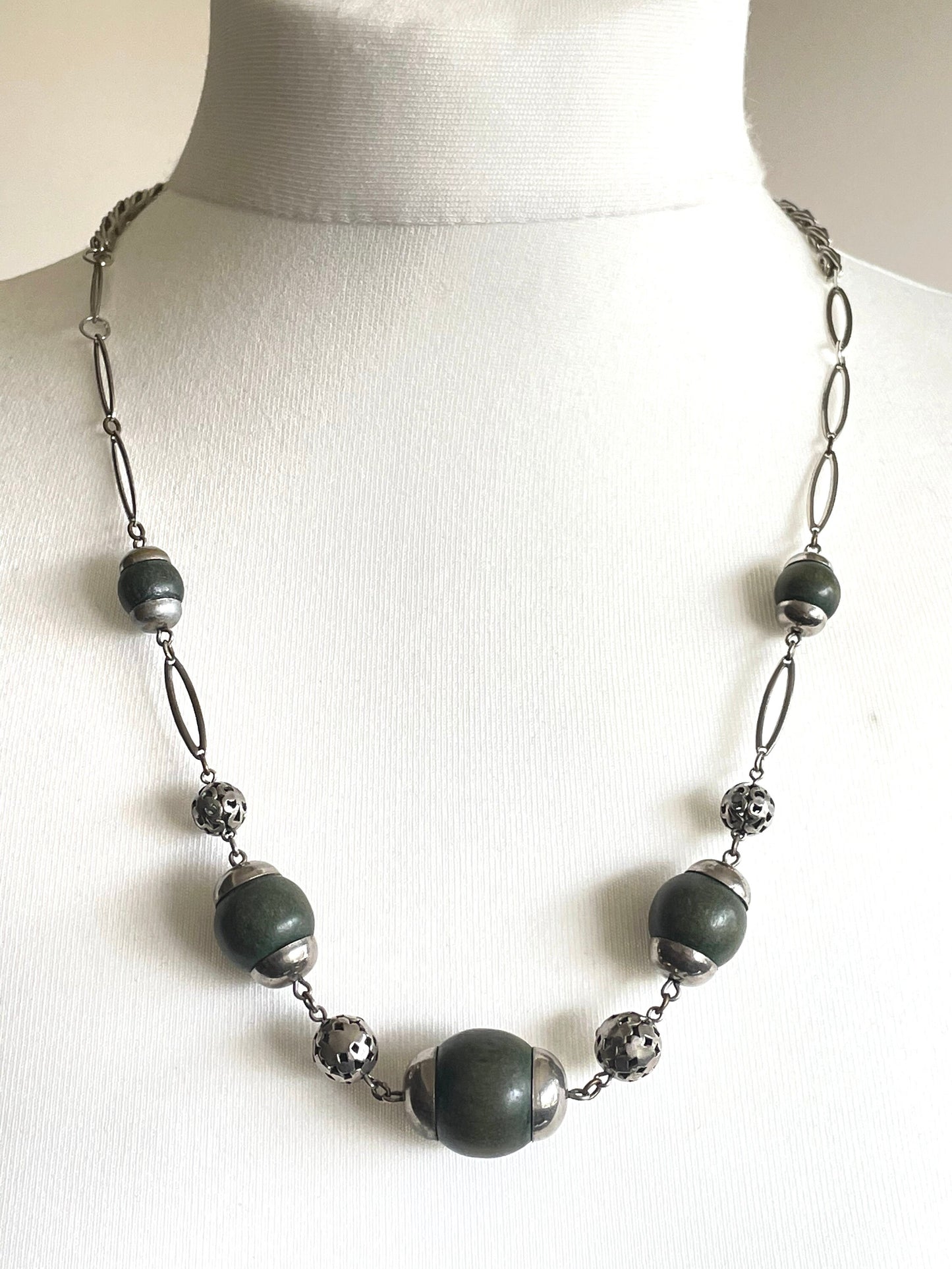 Vintage Art Deco machine age, silver tone and green wood bead necklace - Jakob Bengel