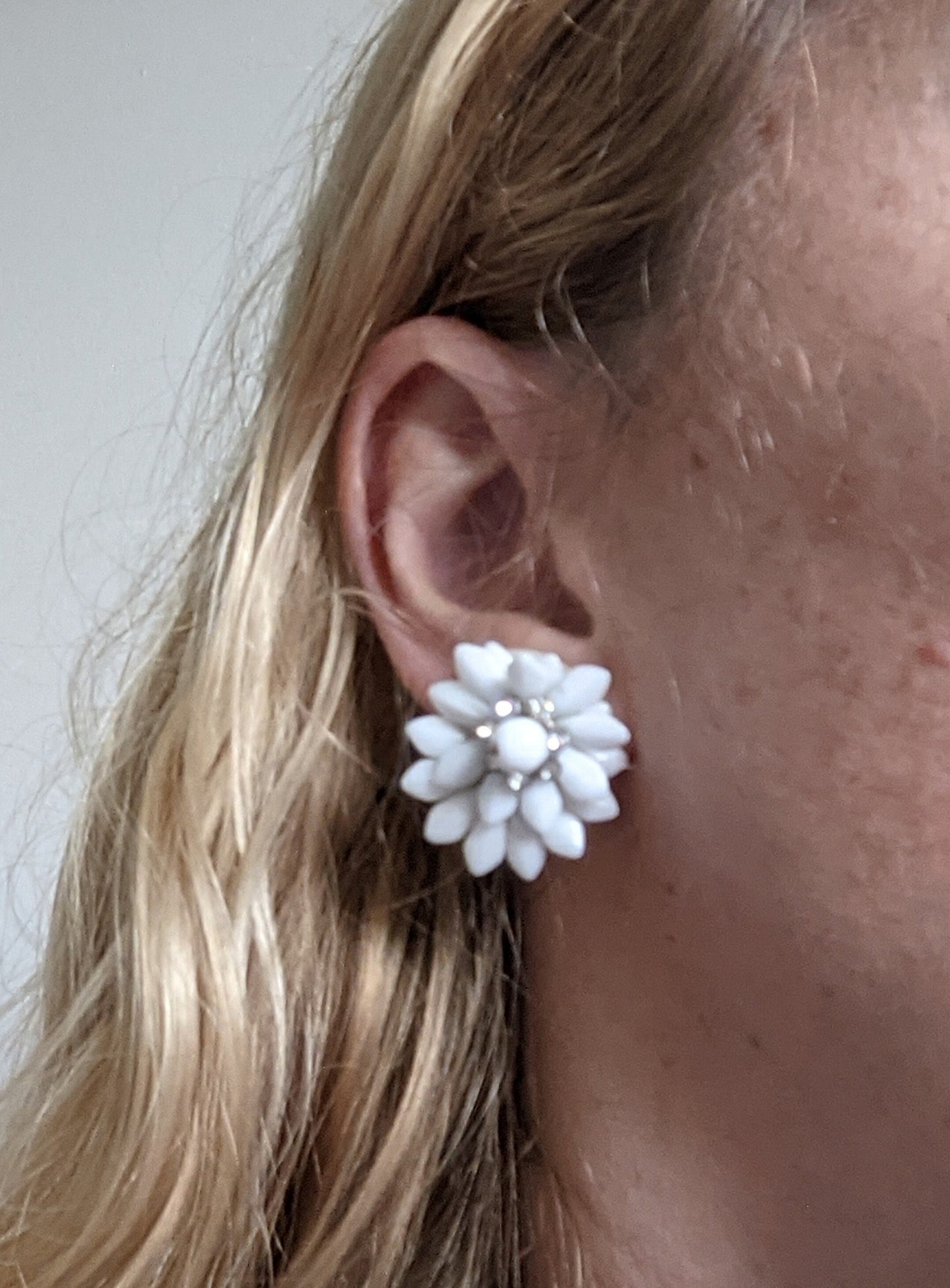 Vintage milk / milch white moulded glass with rhinestone daisy flower clip on earrings