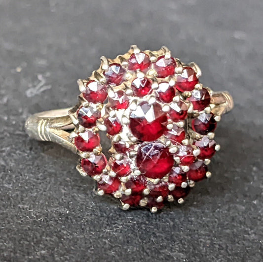 Vintage / antique Bohemian garnet and silver cluster ring, stamped 835 for silver, size L/M, beautiful rose cut gems