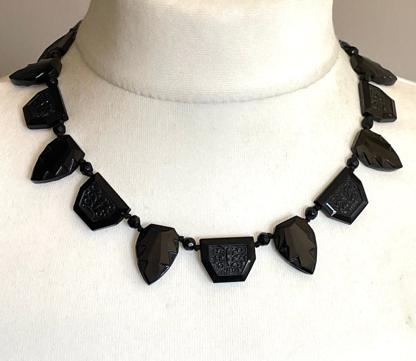 Vintage Art Deco French jet moulded glass panel riviere necklace, fabulous condition, lovely geometric design, 9ct gold clasp