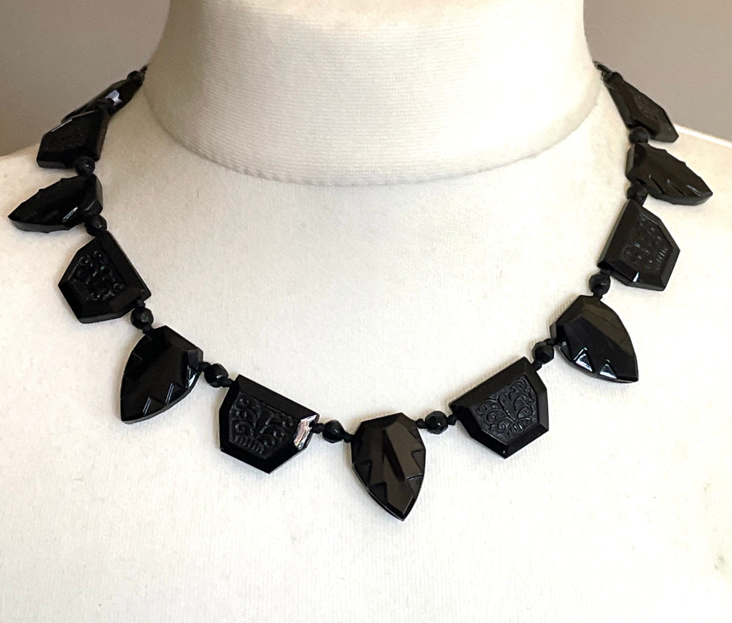 Vintage Art Deco French jet moulded glass panel riviere necklace, fabulous condition, lovely geometric design, 9ct gold clasp