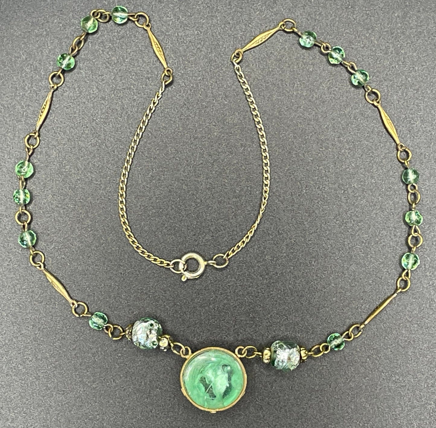 Vintage Art Deco green and gold foiled glass vintage necklace, art glass