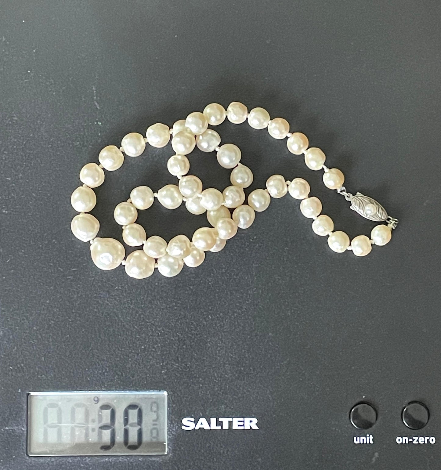 Antique real cultured pearl necklace, large and graduated in size, hand-knotted, in jeweller's box, pretty sterling silver clasp 30 grams