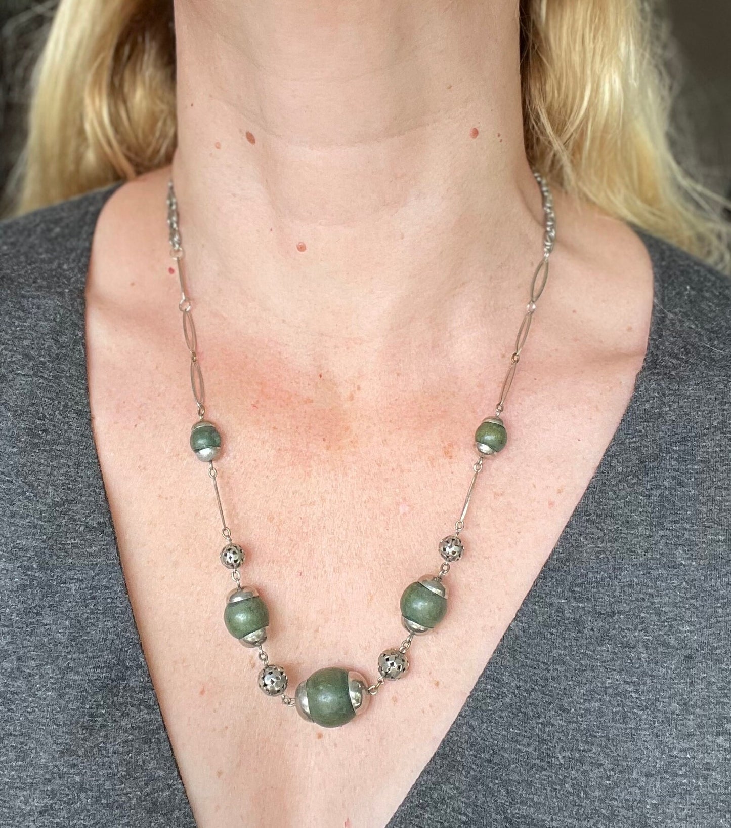 Vintage Art Deco machine age, silver tone and green wood bead necklace - Jakob Bengel