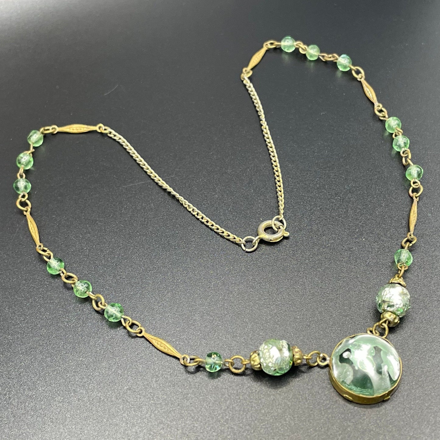 Vintage Art Deco green and gold foiled glass vintage necklace, art glass