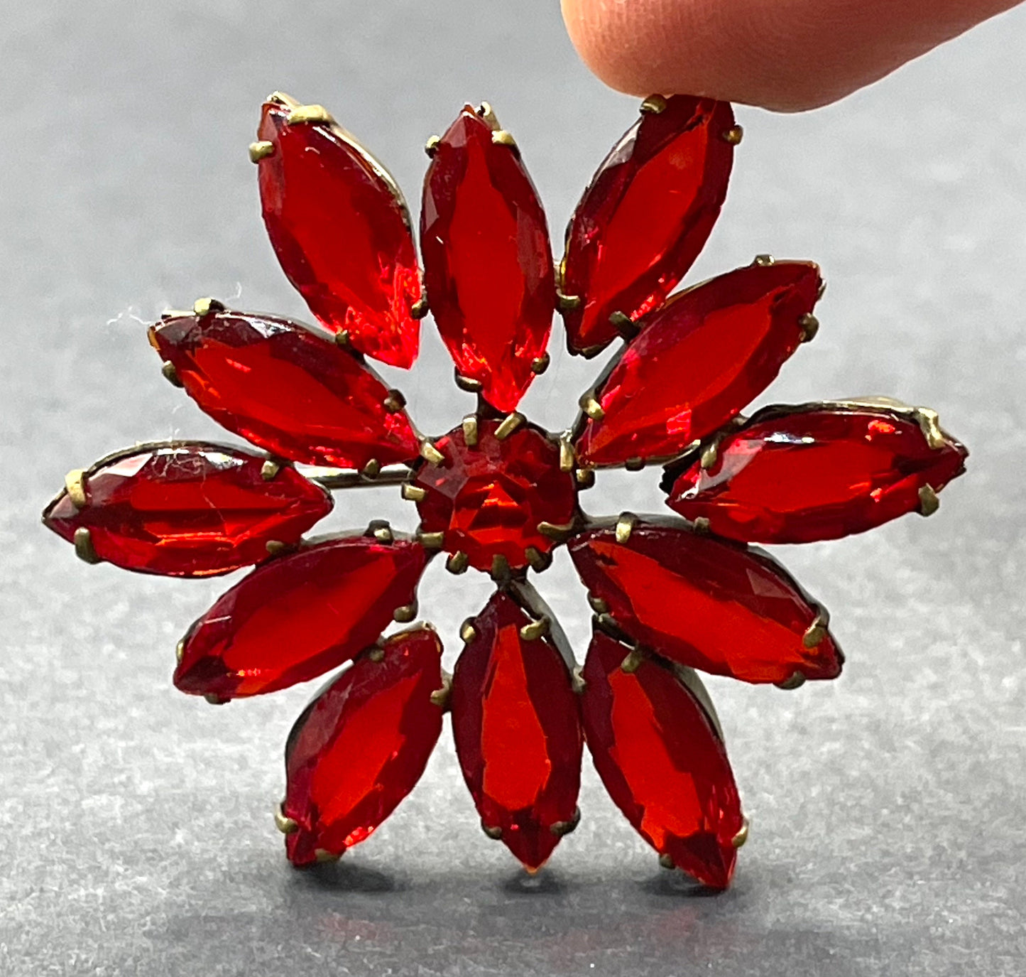 Large vintage Art Deco ruby / garnet red glass rhinestone, open-backed, gold tone brooch pin, stunning vibrant colour