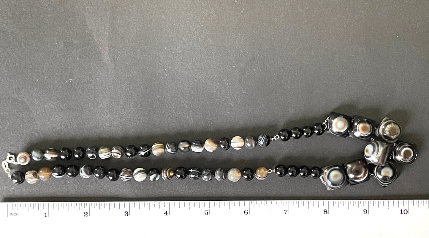 Vintage / antique Victorian bullseye banded agate stone and bead necklace on sterling silver chain, beautiful striations, Scottish style