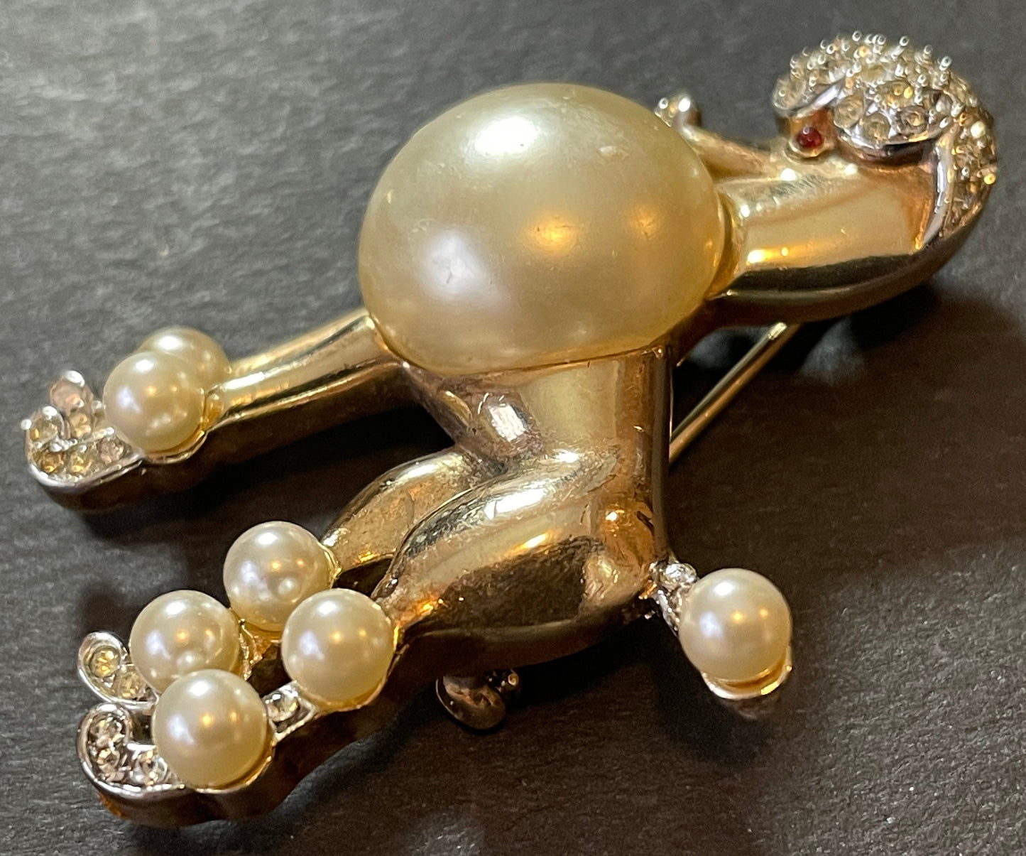 Rare signed Trifari vintage poodle brooch, 1950 patent of the Alfred Philippe design, gold tone, glass pearl and rhinestones