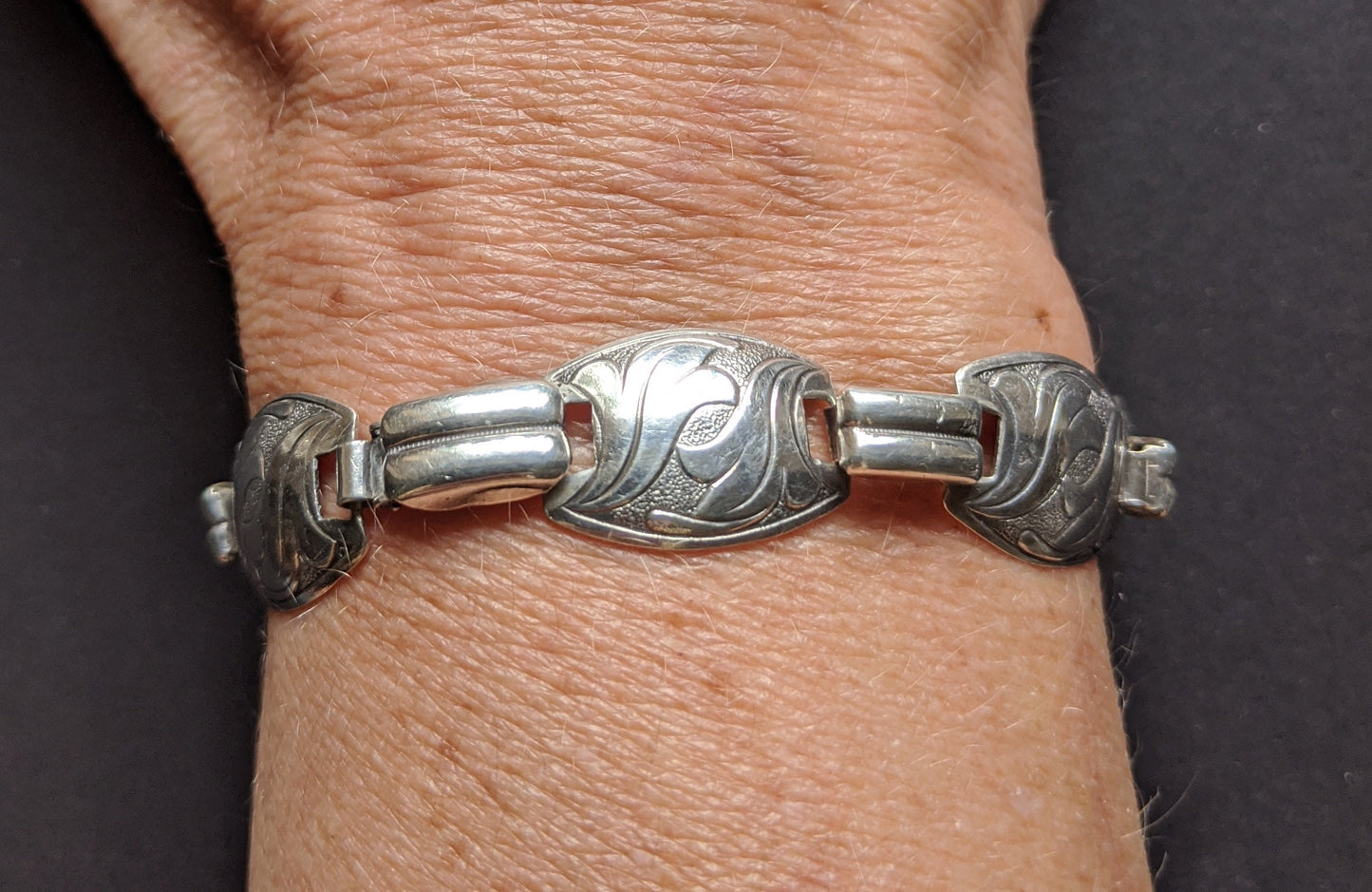 Vintage stamped 835 silver Scandinavian abstract fleur de lys motif bracelet, beautiful pattern