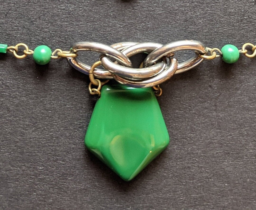 Unusual vintage Art Deco geometric bright green glass / gemstone and silvered glass loop necklace