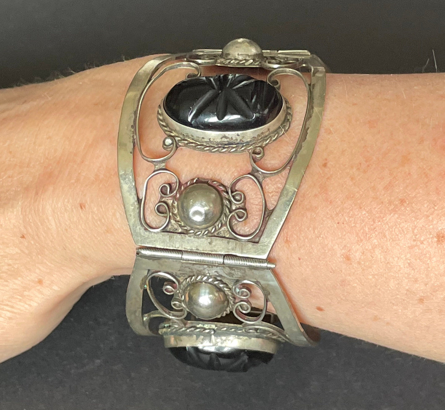 Fabulous vintage Mexican sterling silver, heavy geometric and carved onyx hinged bangle, stamped sterling Mexico 62 grams